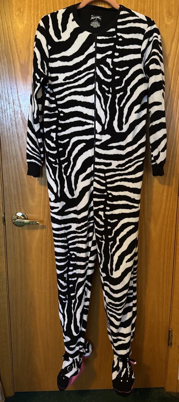NICK & NORA Women's Footed Pajamas ZEBRA One Piece Cozy Size Medium POCKETS